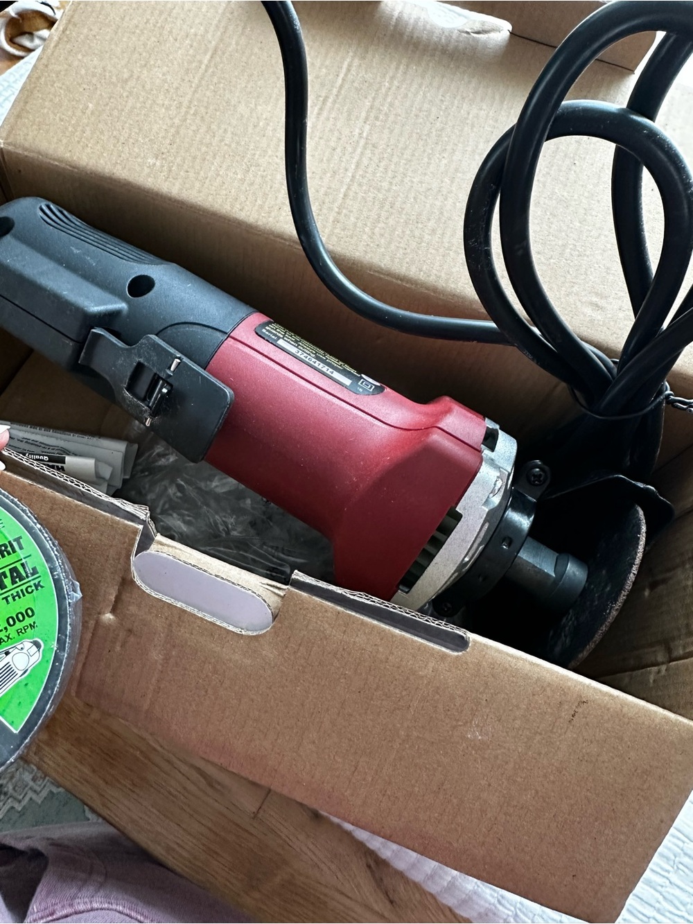 Chicago Electric 3" High Speed Cut-Off Tool - Red/Black comes with cutting discs - Picture 7 of 10